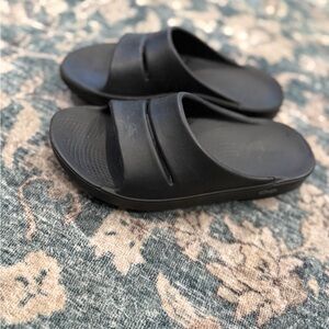 Women's Black oofoos Slide Sandals